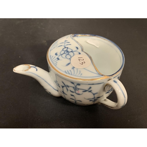 759 - AN ORIENTAL BLUE AND WHITE FEEDING CUP