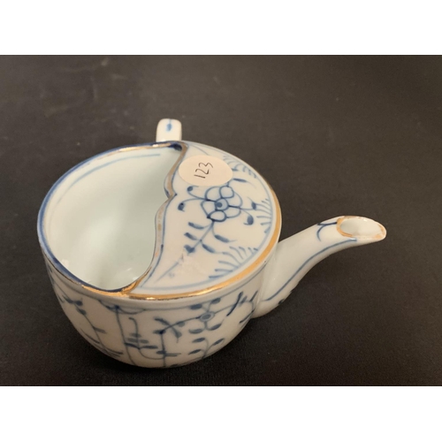 759 - AN ORIENTAL BLUE AND WHITE FEEDING CUP