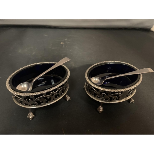 797 - A PAIR OF ORNATE HALLMARKED SILVER SALTS WITH ORIGINAL BLUE GLASS LINER AND SPOONS