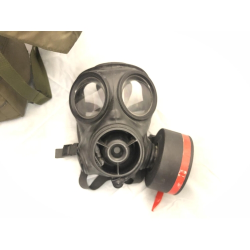 418 - BRITISH ARMY S10 GAS MASK AND HAVERSACK