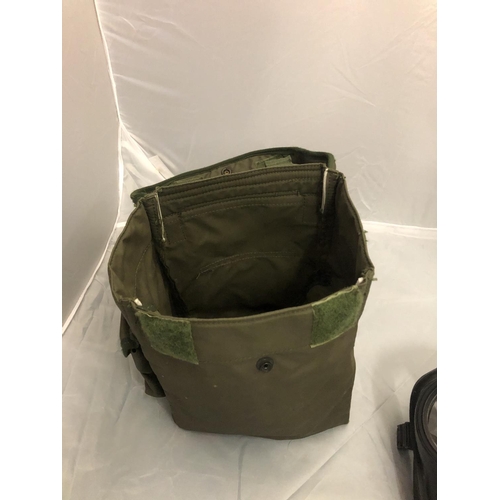 418 - BRITISH ARMY S10 GAS MASK AND HAVERSACK