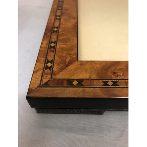 463 - AN INLAID WOODEN PHOTOGRAPH FRAME (GLASS A/F)