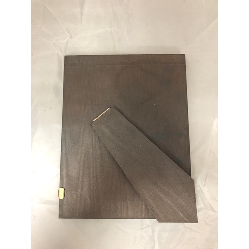 463 - AN INLAID WOODEN PHOTOGRAPH FRAME (GLASS A/F)