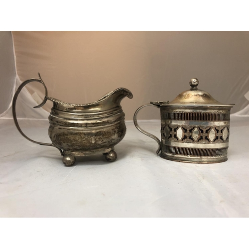 621 - A WHITE METAL BELIEVED TO BE SILVER, CREAM JUG 101G AND A SILVER PLATED MUSTARD POT WITH BLUE GLASS ... 