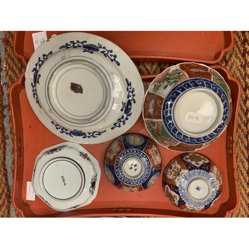 139 - A SELECTION OF ORIENTAL PIECES INCLUDING THREE TRAYS