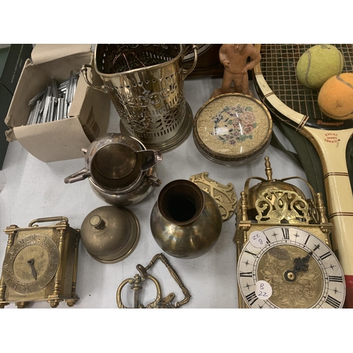 168 - VARIOUS ITEMS OF METALWARE TO INCLUDE BRASS, EPNS AND A SMITHS MANTEL CLOCK WITH KEY