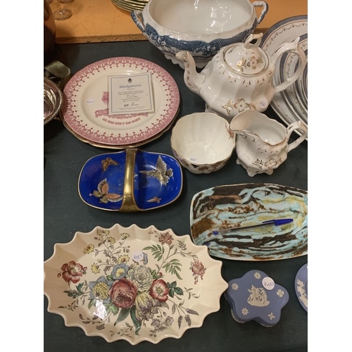 199 - A QUANTITY OF CERAMICS TO INCLUDE MEAT PLATES, DISHES, JASPERWARE, WEDGEWOOD ETC