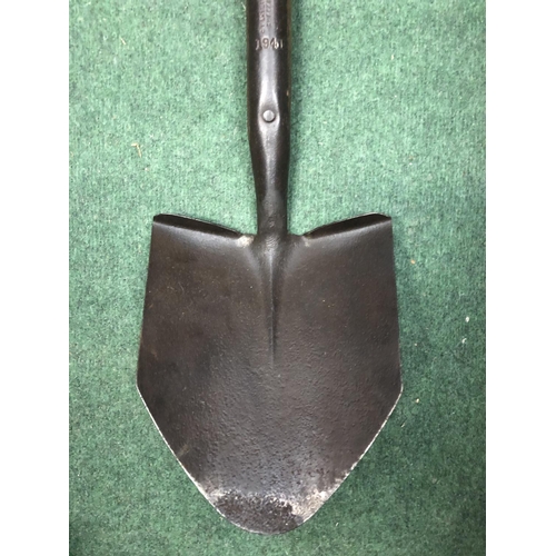 433 - A MILITARY 1941 SKELTON SHOVEL