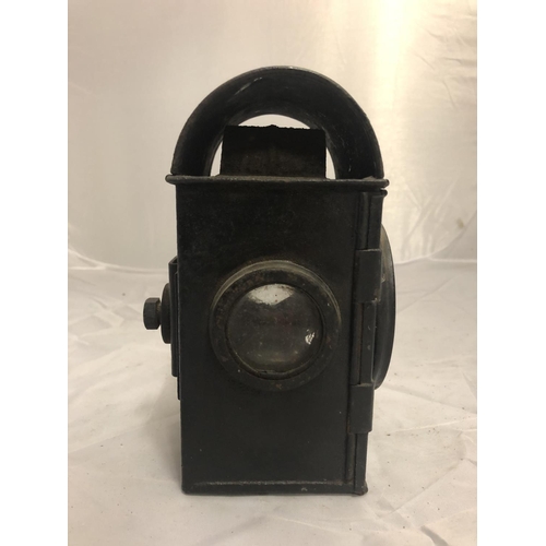 434 - A GEORGE VI RAILWAY SIGNALING LAMP DATED 1940 AND SNLW LTD