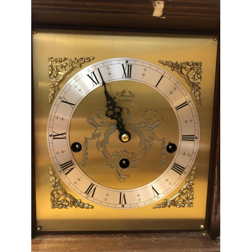 498 - A MAHOGANY MANTLE CLOCK FRANZ HERMLE