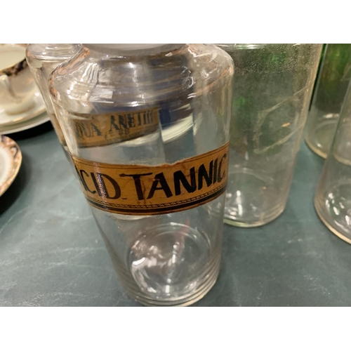 236 - A SELECTION OF GLASS AND CERAMIC CHEMIST JARS WITH NAMES TO INCLUDE A SET OF BOXED CHEMIST SCALES