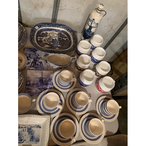 850 - A LARGE COLLECTION OF BLUE AND WHITE CHINA TO INCLUDE DELFT WINDMILL FLASK, WOOD & SONS YUAN, GARRIG... 