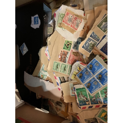 866 - A LARGE QUANTITY OF VARIOUS STAMPS