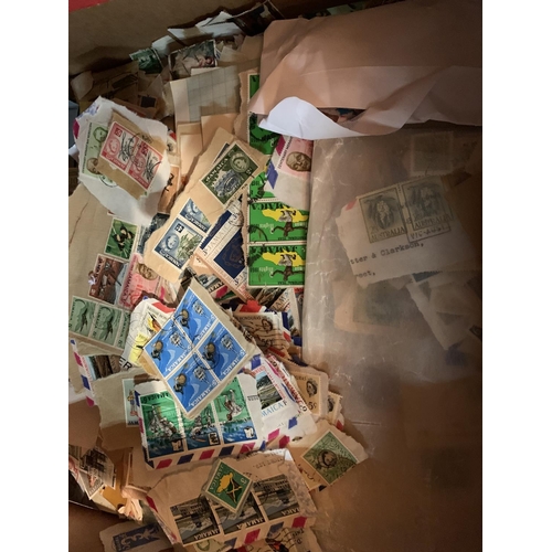 866 - A LARGE QUANTITY OF VARIOUS STAMPS