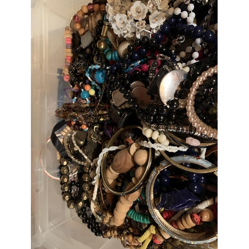 879 - A BOX CONTAINING A LARGE QUANTITY OF COSTUME JEWELLERY