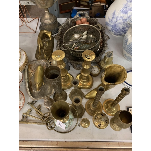 891 - A LARGE QUANTITY OF BRASSWARE, SILVER PLATE AND WHITE METAL ITEMS TO INCLUDE A BRASS PIG, CANDLESTIC... 