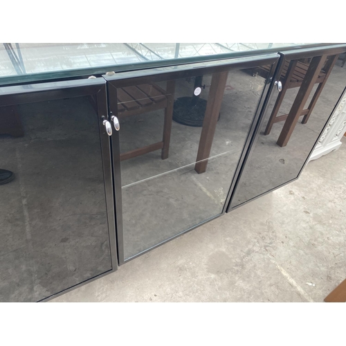 1932 - A MODERN BLACK SIDEBOARD WITH THREE DOORS AND GLASS TOP