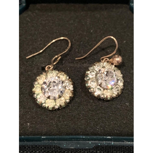 529 - A PAIR OF YELLOW METAL (POSSIBLY GOLD) DIAMANTE EARRINGS