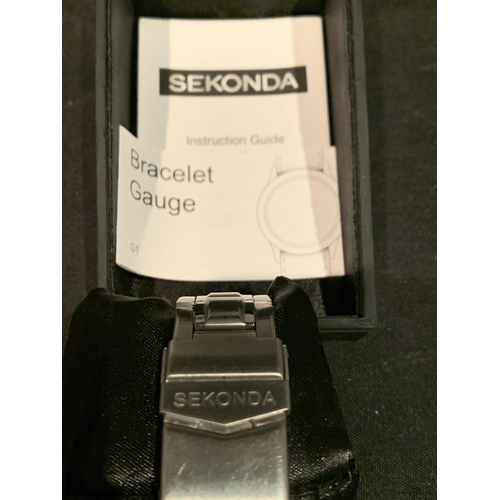 531 - A SEKONDA CHRONOGRAPH WRIST WATCH