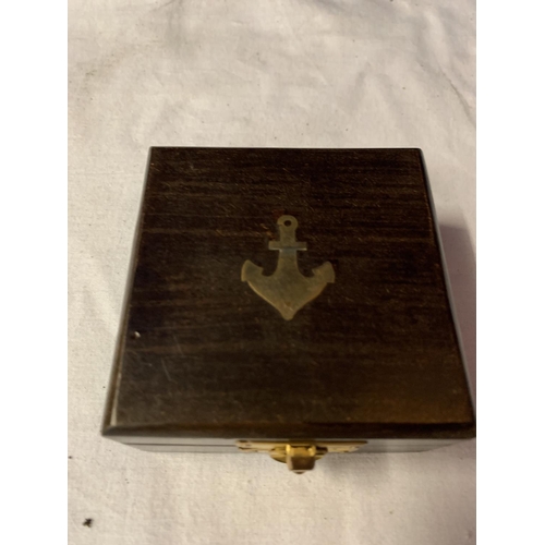 22 - A HENRY HUGHES SON LTD BRASS COMPASS MADE FOR THE ROYAL NAVY AND DATED 1941 TO INCLUDE A WOODEN PRES... 