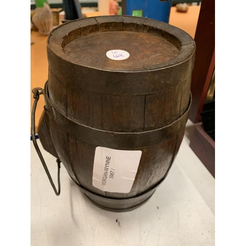 35 - A TRIO OF VINTAGE WOODEN AND BRASS WARETO INCLUDE A BRANDY BARREL AND COFFEE GRINDER