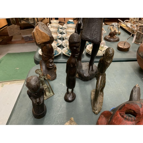 103 - AN ASSORTMENT OF CARVED ITEMS TO INCLUDE AFRICAN FIGURINES ETC