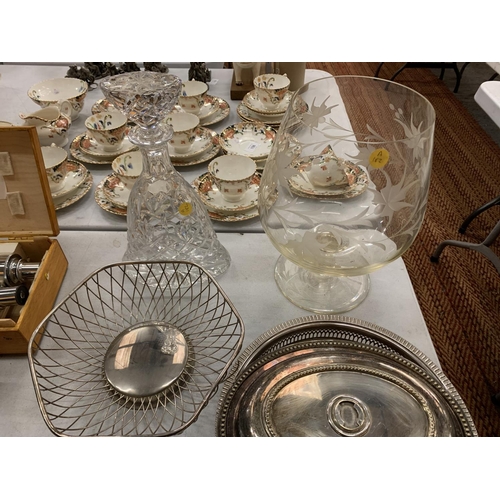 157 - AN ASSORTMENT OF SILVER PLATED ITEMS AND GLASSWARE TO INCLUDE A BELL SHAPED CUT GLASS DECANTER