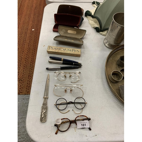 161 - A SELECTION OF VINTAGE ITEMS TO INCLUDE SPECTACLES WITH CASES, PENS ETC