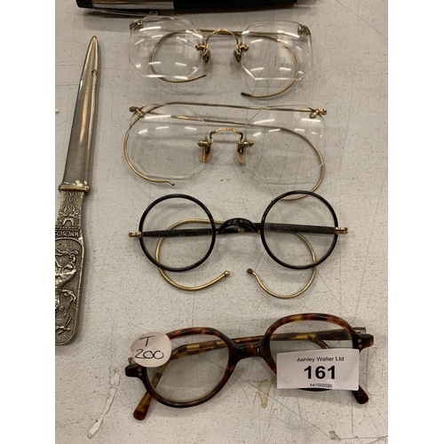 161 - A SELECTION OF VINTAGE ITEMS TO INCLUDE SPECTACLES WITH CASES, PENS ETC