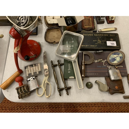 165 - AN ASSORTMENT OF VINTAGE COLLECTABLES TO INCLUDE CANDLESTICKS, LAMP, CLOCK, MINCER, PENKNIFE, COLOUR... 