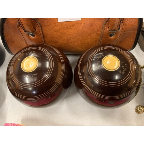 170 - A LEATHER BAG CONTAINING A SET OF BOWLS