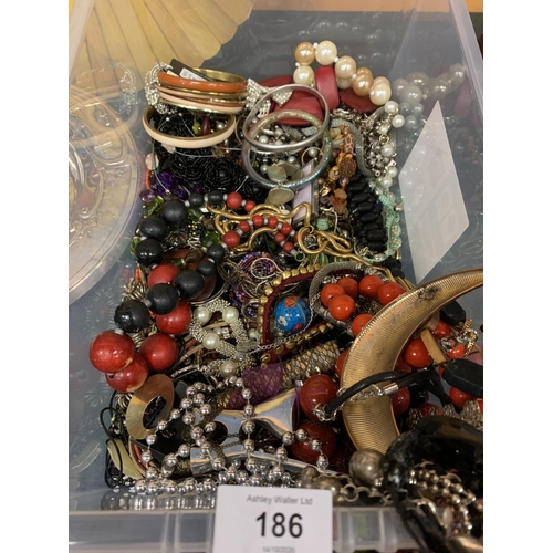 186 - A LARGE QUANTITY OF ASSORTED COSTUME JEWELLERY