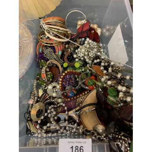 186 - A LARGE QUANTITY OF ASSORTED COSTUME JEWELLERY