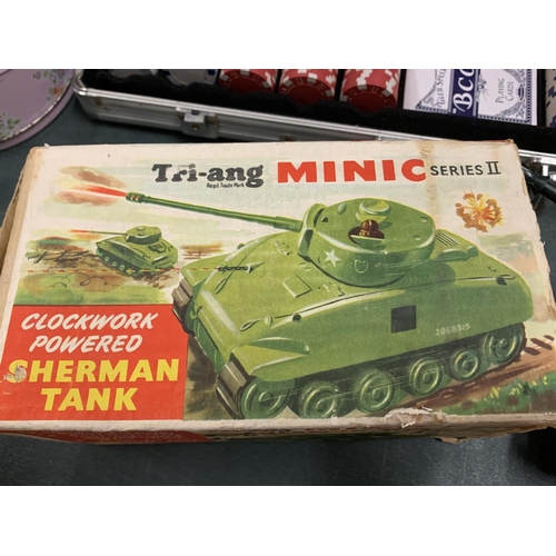 200 - A TRI-ANG MINIC CLOCKWORK POWERED SHERMAN TANK AND A COMPLETE POKER SET TO INCLUDE CHIPS