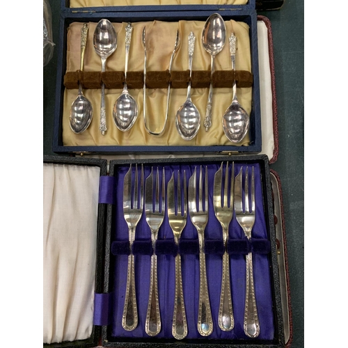 92 - A QUANTITY OF FLATWARE AND COLLECTABLES TO INCLUDE CAKE KNIVES AND FORKS, THIMBLES ETC