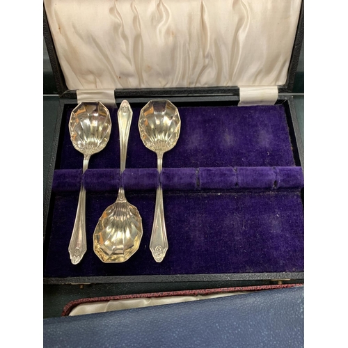 92 - A QUANTITY OF FLATWARE AND COLLECTABLES TO INCLUDE CAKE KNIVES AND FORKS, THIMBLES ETC