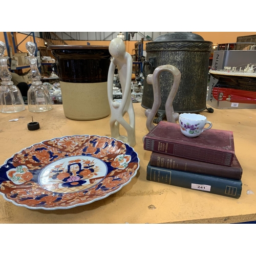 241 - A MIXED LOT OF ITEMS TO INCLUDE A JAPANESE IMARI CHARGER, MEISSEN CUP WITH CROSS SWORDS MARK, TOW AB... 