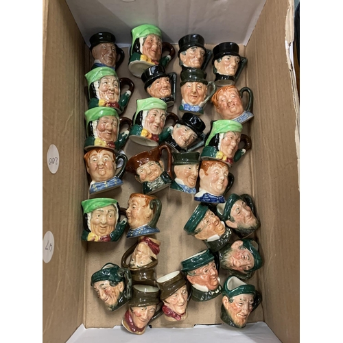 425 - A LARGE QUANTITY OF MINIATURE ROYAL DOULTON CHARACTER JUGS