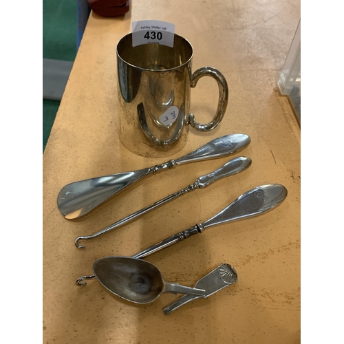 430 - A QUANTITY OF HALLMRKED SILVER AND PLATE TO INCLUDE A SMALL TANKARD, BUTTON HOOKS, SHOE HORN