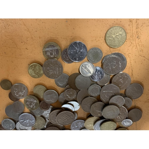 433 - A QUANTITY OF ASSORTED COINS