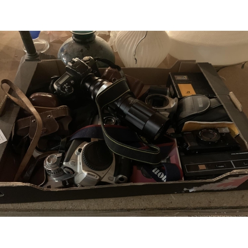 278 - A QUANTITY OF CAMERA EQUIPMENT TO INCLUDE NIKON AND CANON