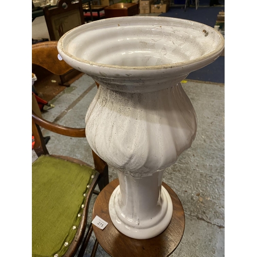 275 - A VINTAGE UPHOLSTERED BENTWOOD CHAIR AND A WOODEN STAND WITH WHITE CERAMIC JARDINERE