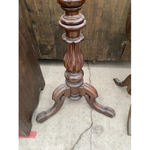 2138 - A VICTORIAN MAHOGANY TORCHERE ON TRIPOD BASE