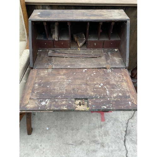 2139 - A GEORGE III OAK BUREAU WITH FALL FRONT AND FIVE DRAWERS - 27