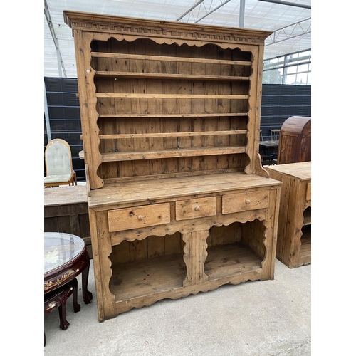 2146 - A LARGE VICTORIAN STYLE PINE DRESSER WITH OPEN BASE, THREE DRAWERS AND UPPER PLATE RACK