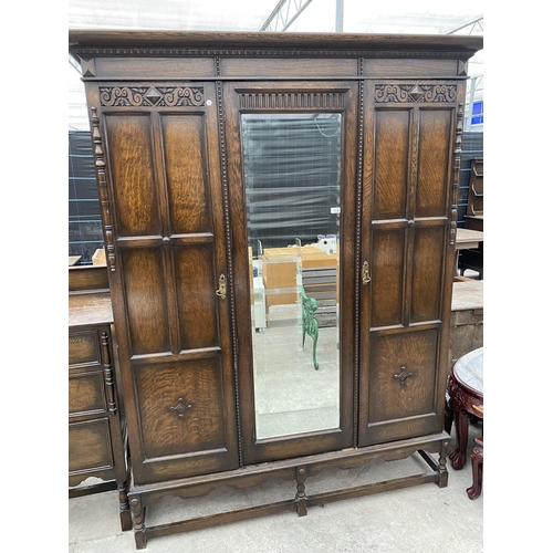 2148 - AN EARLY 20TH CENTURY JACOBEAN STYLE CARVED AND PANELED OAK THREE PIECE BEDROOM SUITE ON TURNED SUPP... 