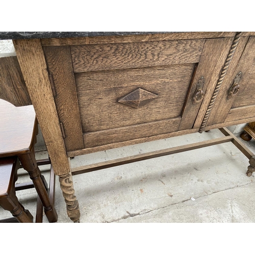 1809 - AN EARLY 20TH CENTURY OAK MARBLE TOP WASH STAND WITH TILED BACK, ON BARLEYTWIST LEGS, 42