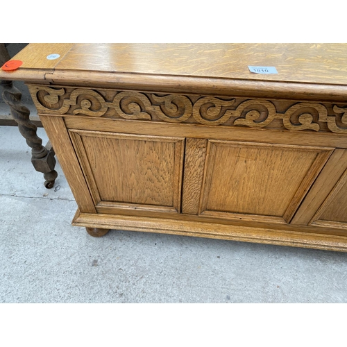 1810 - A SMALL REPRODUCTION BLANKET CHEST WITH THREE PANEL FRONT AND CARVED FRIEZE, 33