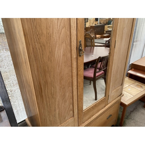 1812 - AN EARLY 20TH CENTURY LIGHT OAK MIRROR-DOOR WARDROBE WITH DRAWER TO BASE, 47