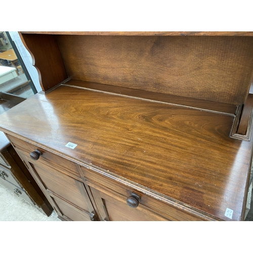 1818 - A MID 20TH CENTURY MAHOGANY DRESSER WITH CUPBOARD AND DRAWERS TO BASE, COMPLETE WITH PLATE RACK, 38.... 